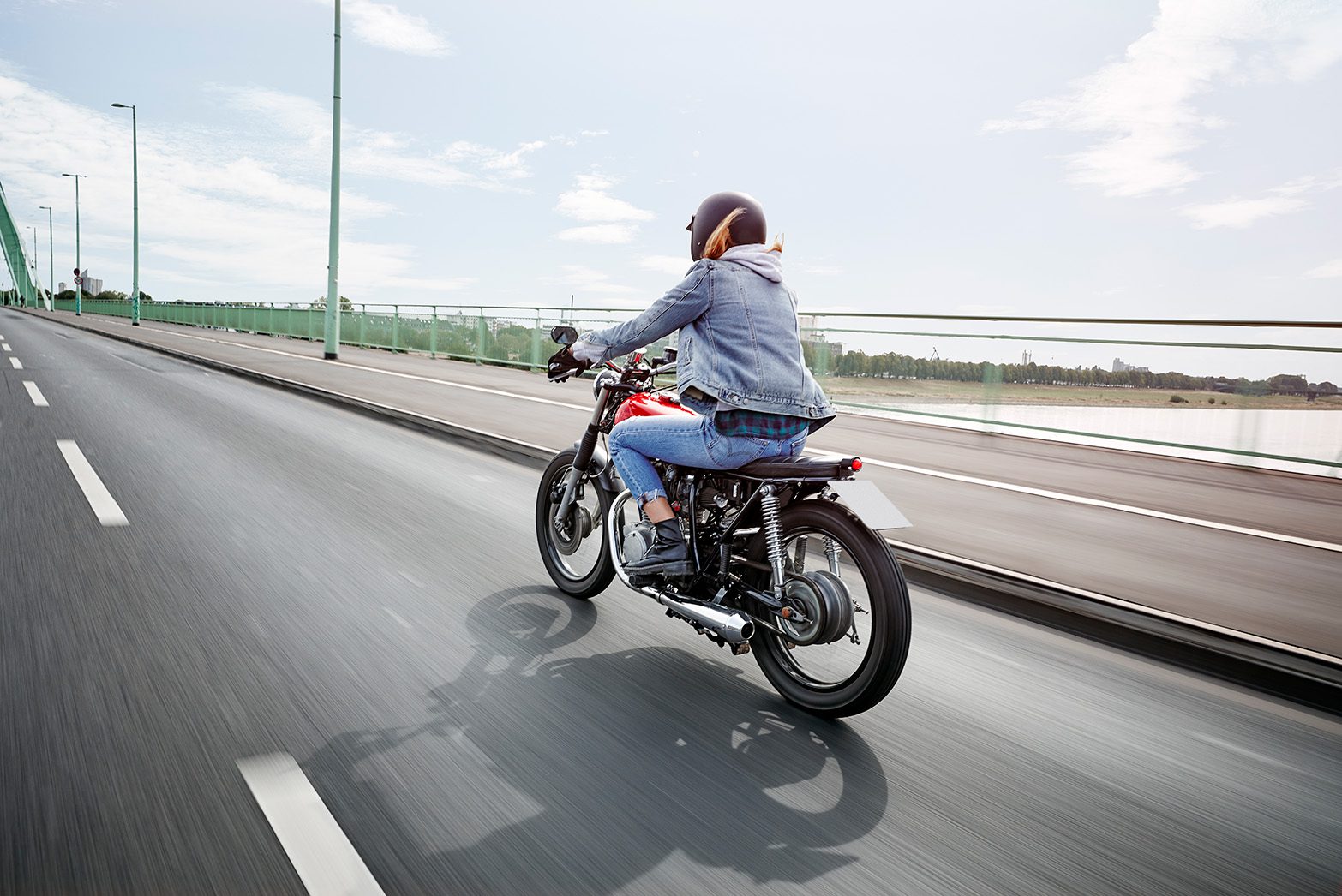 Saiba como lidar com emergências na estrada com a moto